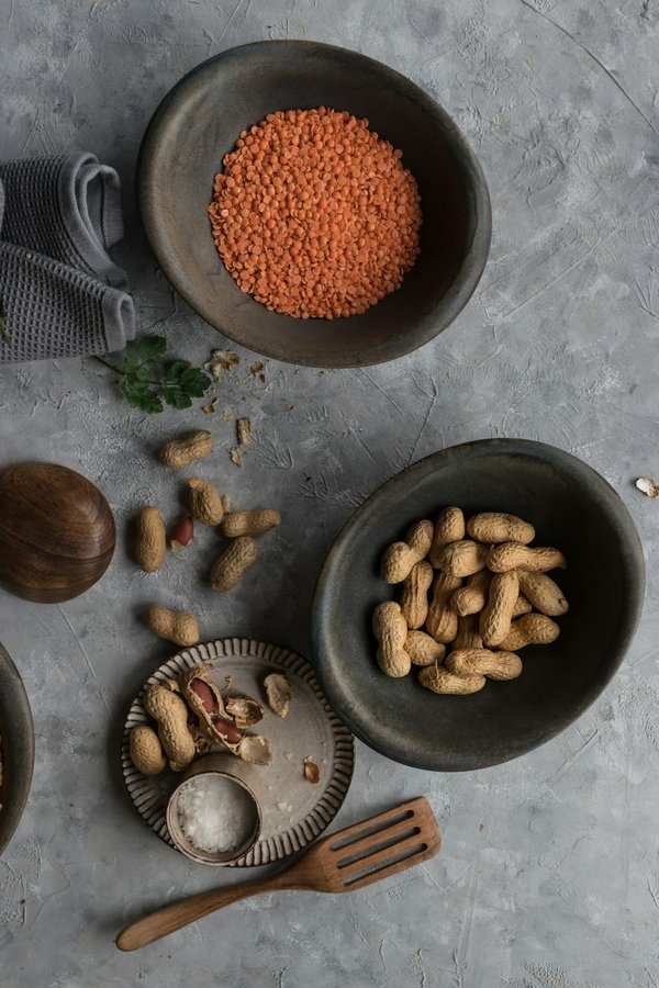 Quelles méthodes pour préparer des plats à base de lentilles dans un restaurant végétalien?